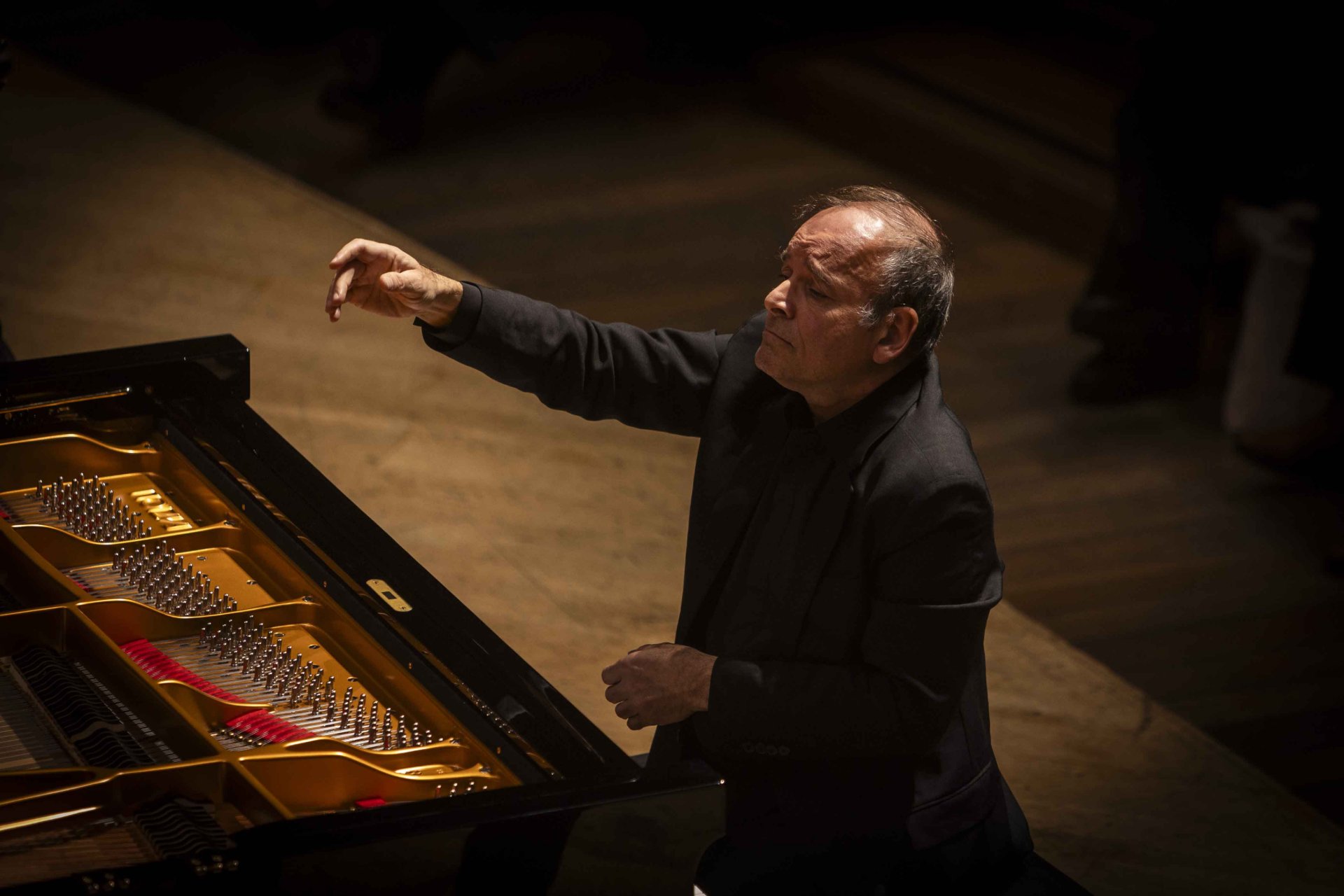 Piano and conductor: Louis Lortie Piano and conductor: Louis Lortie