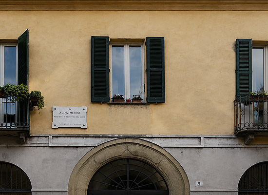 Casa Alda Merini e il Naviglio Grande Casa Alda Merini e il Naviglio Grande