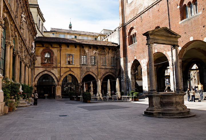 Piazzadeimercanti 720x490 Piazzadeimercanti 720x490