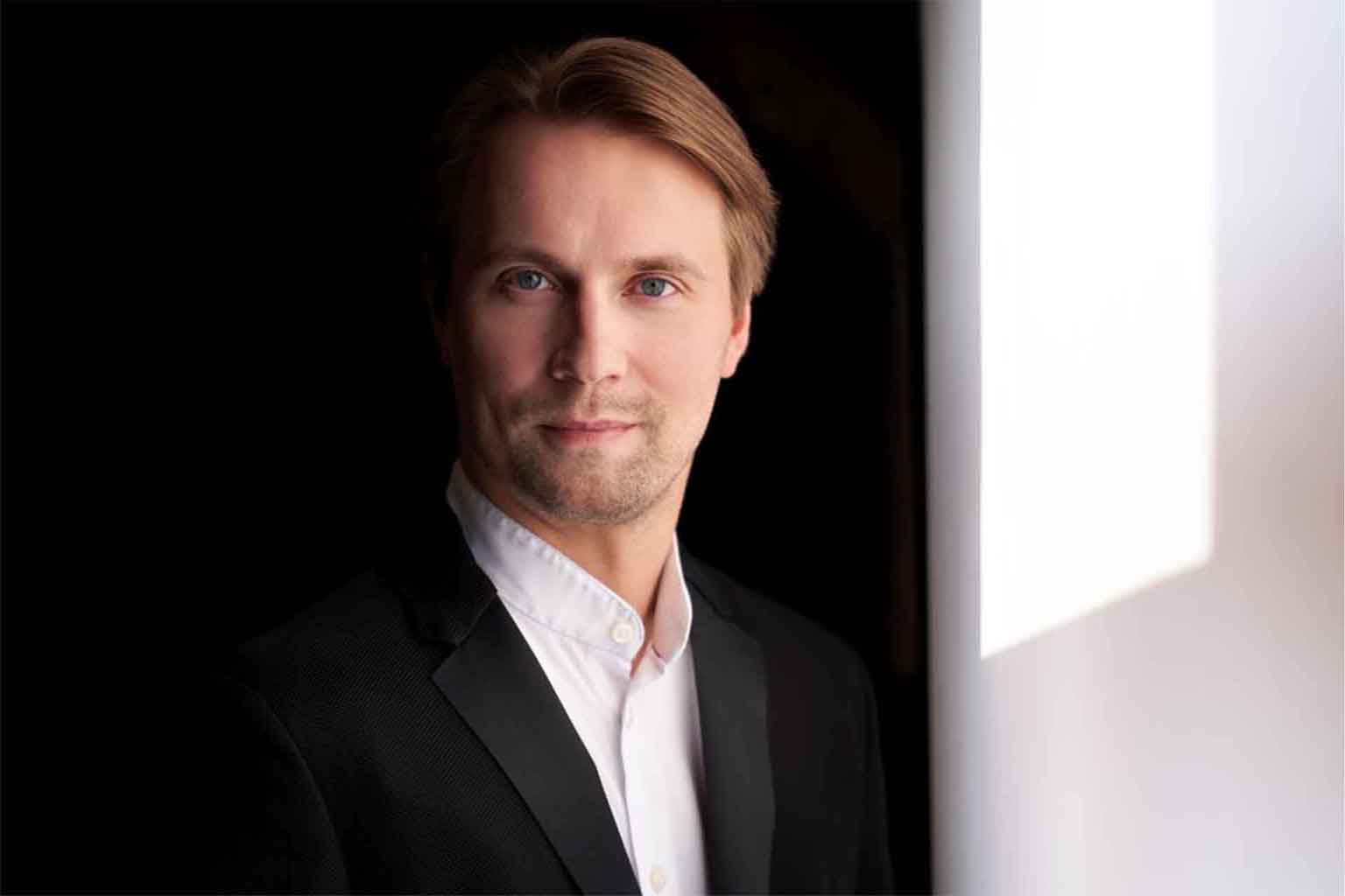Concerto inaugurale <br>Direttore: Pietari Inkinen, pianoforte: Sophia Liu Concerto inaugurale <br>Direttore: Pietari Inkinen, pianoforte: Sophia Liu