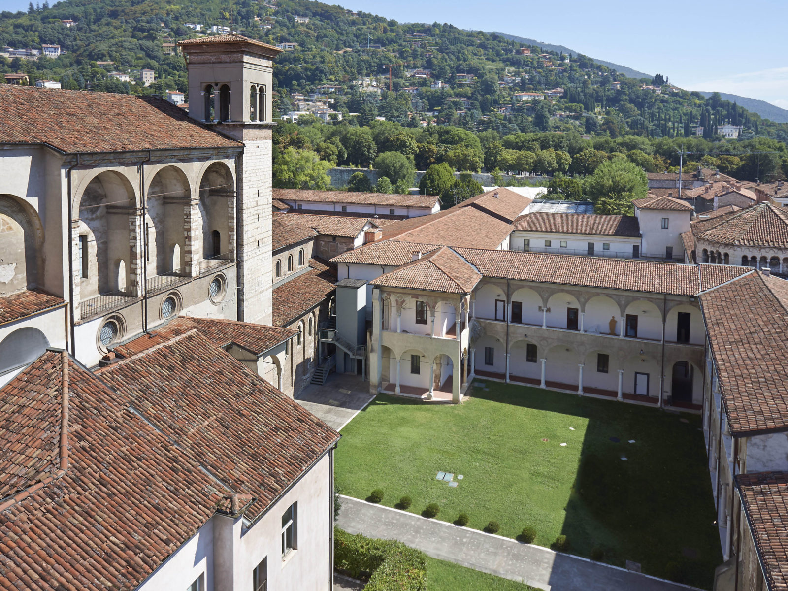 veduta chiostro San Salvatore Museo di Santa Giulia Brescia 1600x1200 veduta chiostro San Salvatore Museo di Santa Giulia Brescia 1600x1200